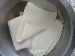 肉丝拌黄瓜豆皮的做法步骤：1