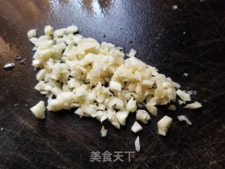 腊肠海鲜菇炒芦笋的做法步骤：4