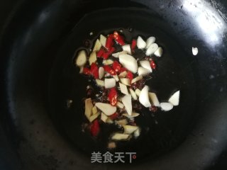 胡萝卜茭白炒排骨的做法步骤：6