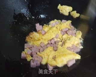 黄瓜火腿丁鸡蛋炒饭的做法步骤：5