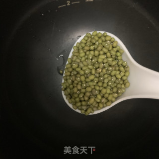 小米绿豆粥的做法步骤：1