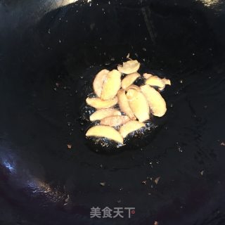 香菇板栗烧鸡腿的做法步骤：3