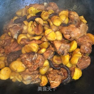 香菇板栗烧鸡腿的做法步骤：7