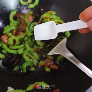 苦瓜木耳炒肉的做法步骤：10