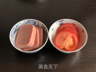 经典火腿鸡蛋三明治的做法步骤：2