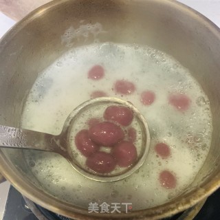 牛奶蜜豆紫薯丸子汤的做法步骤：4