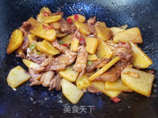 五花肉炖土豆片的做法步骤：4