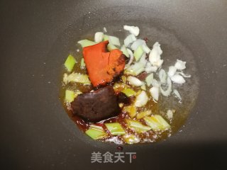 娃娃菜香菜煮火锅丸子的做法步骤：7