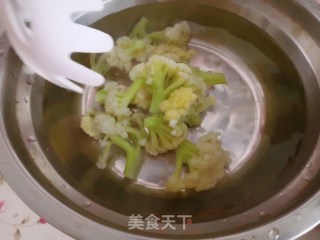 花菜炒肉片的做法步骤：3