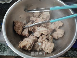 土豆香菇炖排骨的做法步骤：3