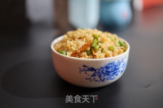 肉末蒜薹炒饭的做法步骤：1