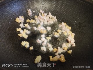 萝卜干瘦肉韭菜炒饭的做法步骤：2