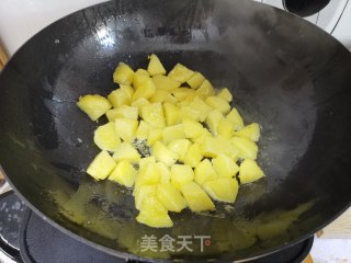 孜然土豆炒香肠的做法步骤：7