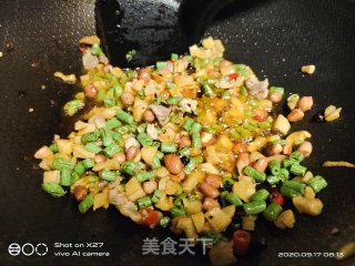 豆角萝卜干肉丝炒饭的做法步骤：3