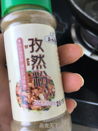 “快手小炒”大葱孜然炒肉片的做法步骤：3