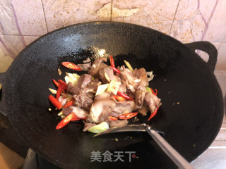 炒猪头肉的做法步骤：4