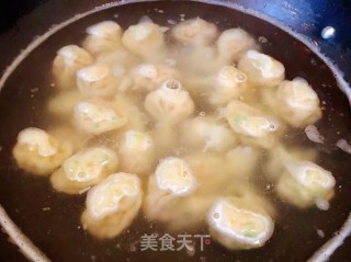 酸辣芹菜鲜肉馄饨的做法步骤：9