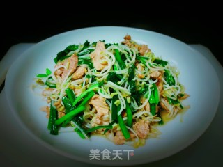 肉炒豆芽韭菜的做法步骤：1