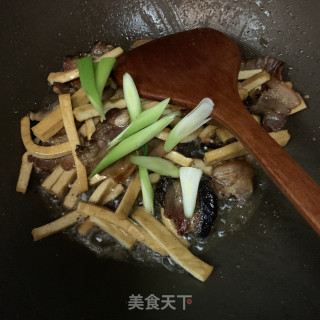 香干炒腊肉的做法步骤：9