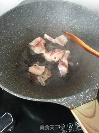 五花肉炖油豆的做法步骤：5