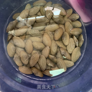 蒜蓉粉丝花甲鱿鱼煲的做法步骤：3