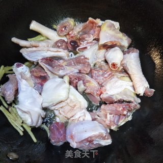 香菇板栗焖鸡的做法步骤：6