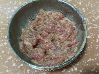 木耳白菜炒肉片的做法步骤：1