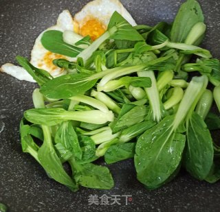 小青菜荷包蛋牛肉汤面的做法步骤：4