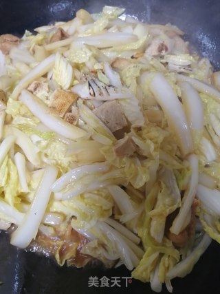 扇贝虾仁五花肉烧白菜冻豆腐的做法步骤：7