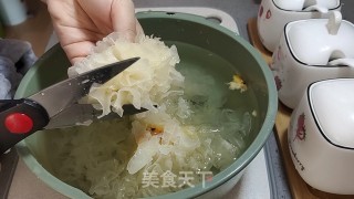 润肺养颜冰糖雪梨银耳羹的做法步骤：3