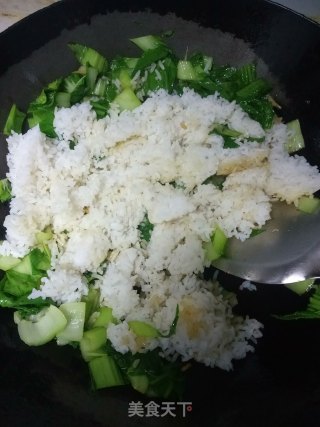 青菜鸡蛋炒饭的做法步骤：5