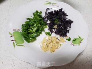 紫菜虾皮蛋花汤的做法步骤：1