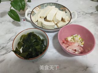 海带芽豆腐汤的做法步骤：2