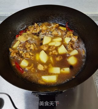 土豆烧鸡腿的做法步骤：12