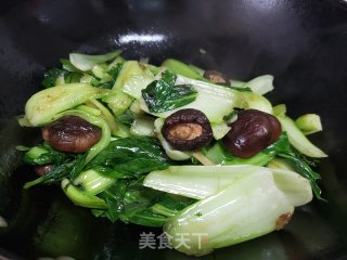 香菇炒青菜的做法步骤：5