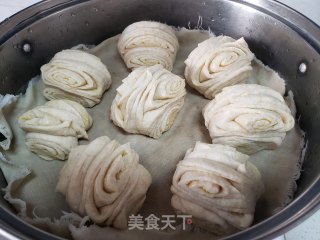 全麦面椒盐花卷的做法步骤：11