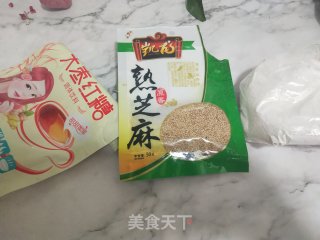 红糖芝麻馅糯米饼的做法步骤：1