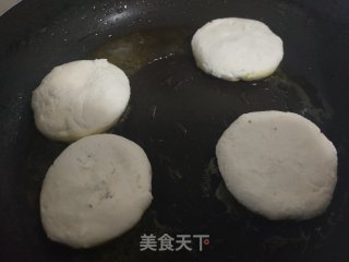 红糖芝麻馅糯米饼的做法步骤：8