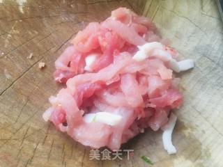 芹菜炒肉丝的做法步骤：3