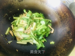 芹菜炒肉丝的做法步骤：7