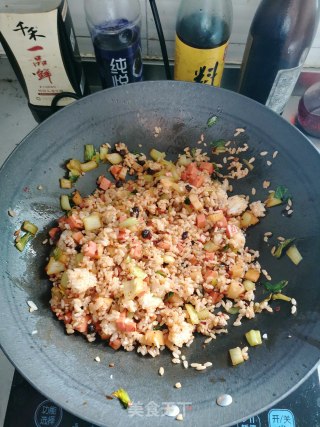 豆豉杂蔬火腿炒饭的做法步骤：7