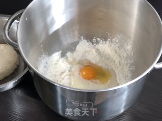 乳酪黄桃面包的做法步骤：2