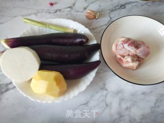 茄子炖白萝卜土豆的做法步骤：1