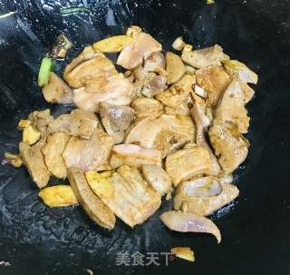 猪肝与肉炖豆腐丝瓜的做法步骤：4