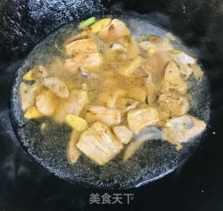 猪肝与肉炖豆腐丝瓜的做法步骤：5