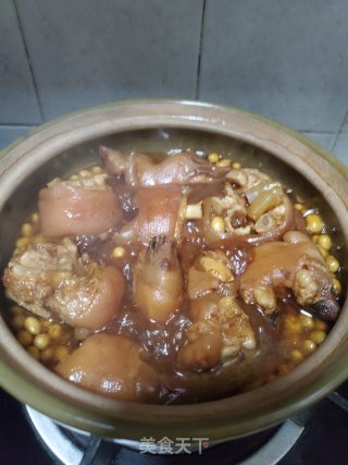 腐乳汁炖黄豆猪蹄的做法步骤：4