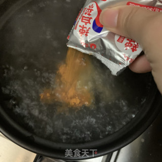 辣白菜泡面饺子锅的做法步骤：4