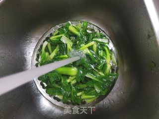 香菇炒青菜的做法步骤：4