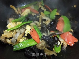 平菇木耳炒肉片的做法步骤：16