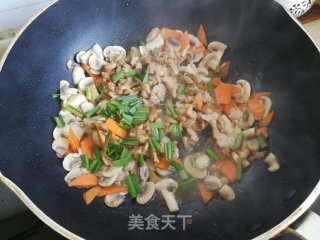 蘑菇炒肉片的做法步骤：5